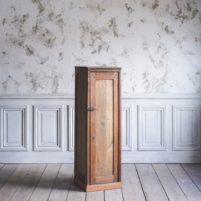 アンティークワードローブキャビネット