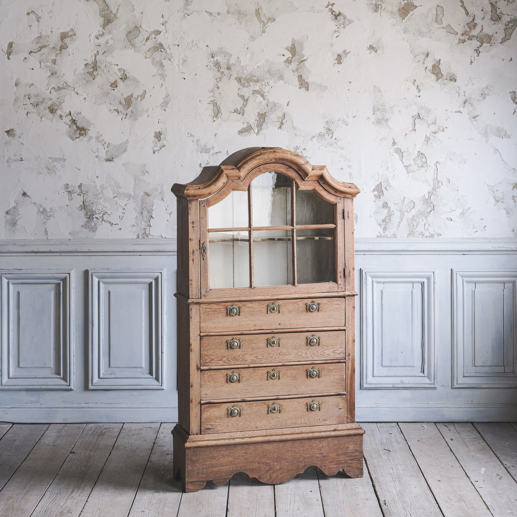 アンティークショーケースキャビネット — Antique Shop IWARE