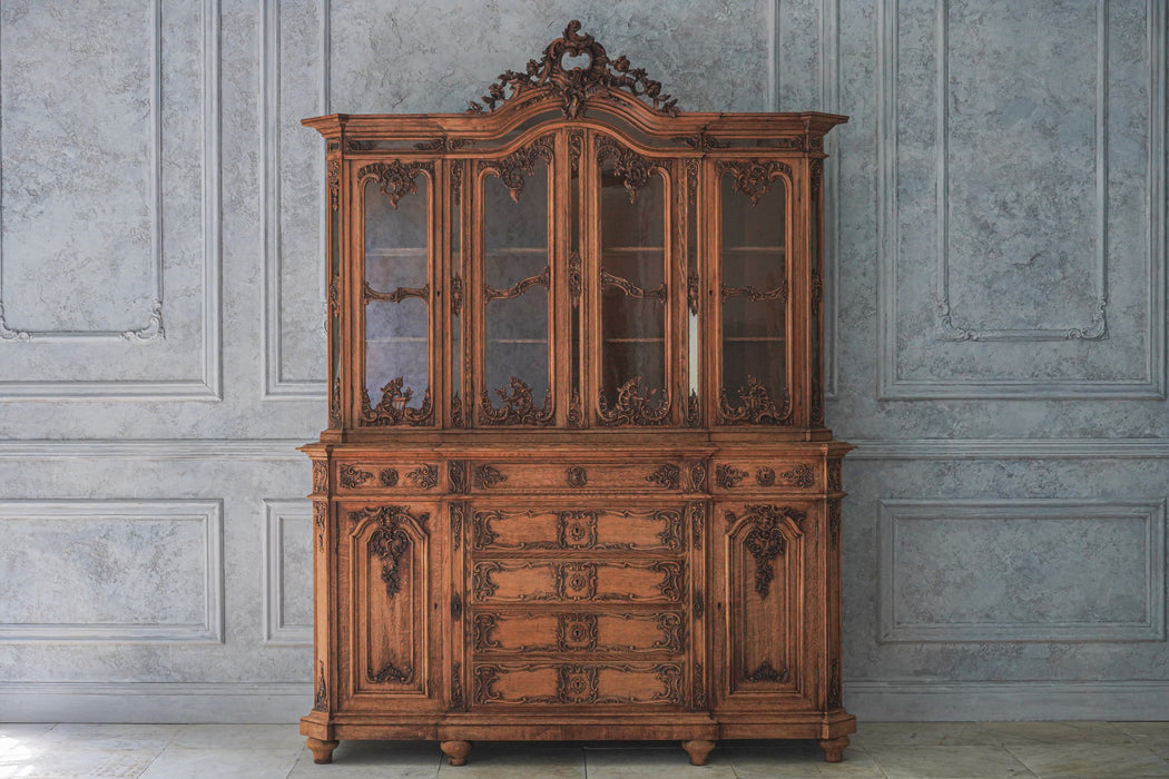 [Rental? Check] Antique cabinet