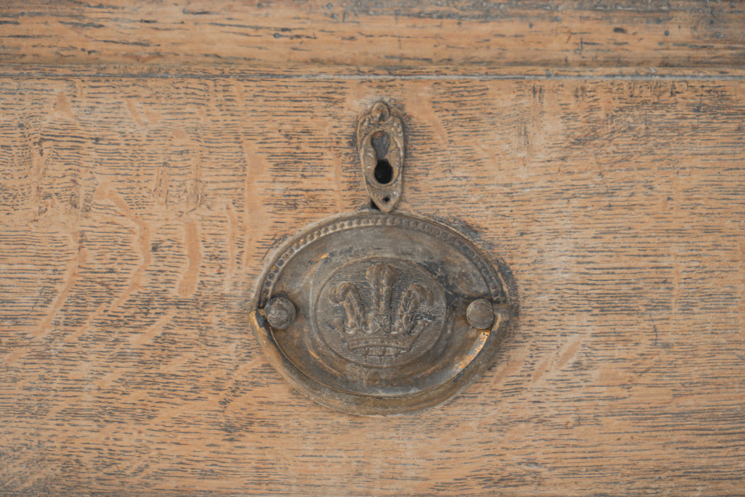 アンティークカップボード