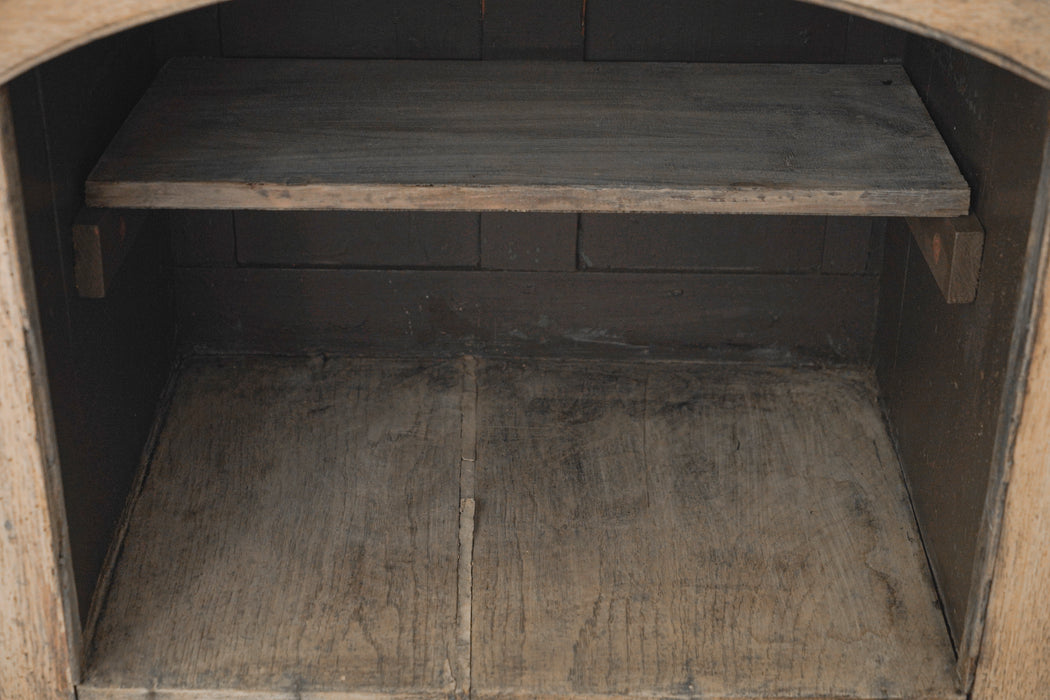 アンティークカップボード