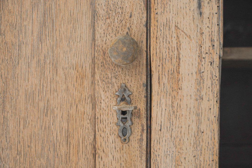 アンティークカップボード