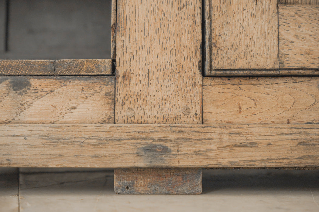 アンティークカップボード