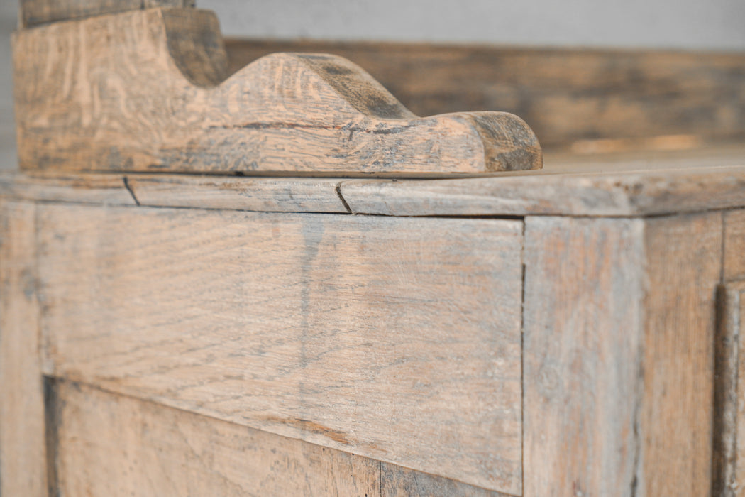 アンティークカップボード