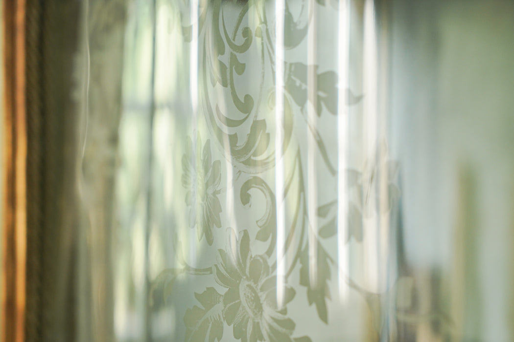 アンティークヴェールグラスキャビネット