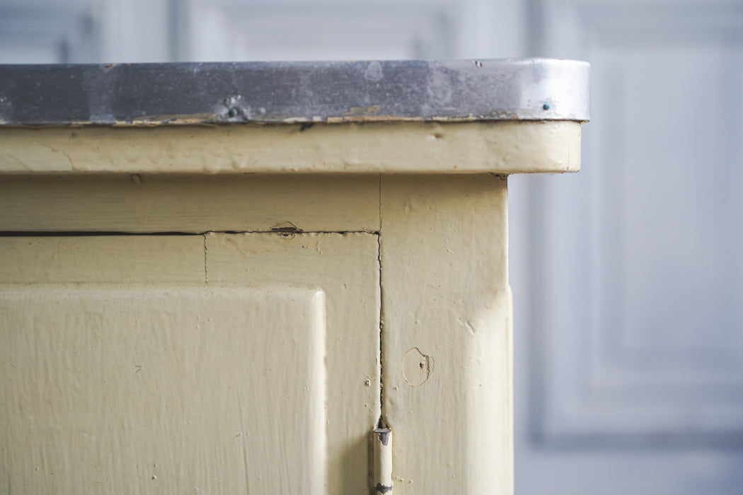 アンティークメタルトップキャビネット