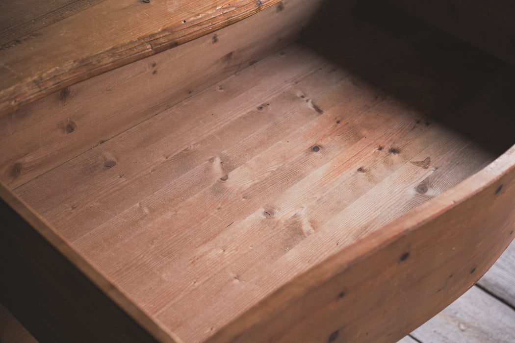 アンティークパインチェスト