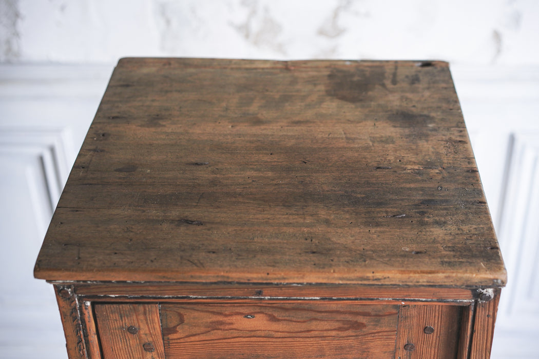 アンティークワードローブキャビネット