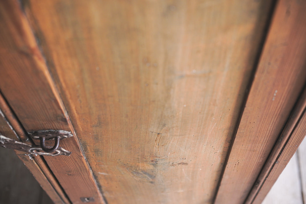 アンティークワードローブキャビネット