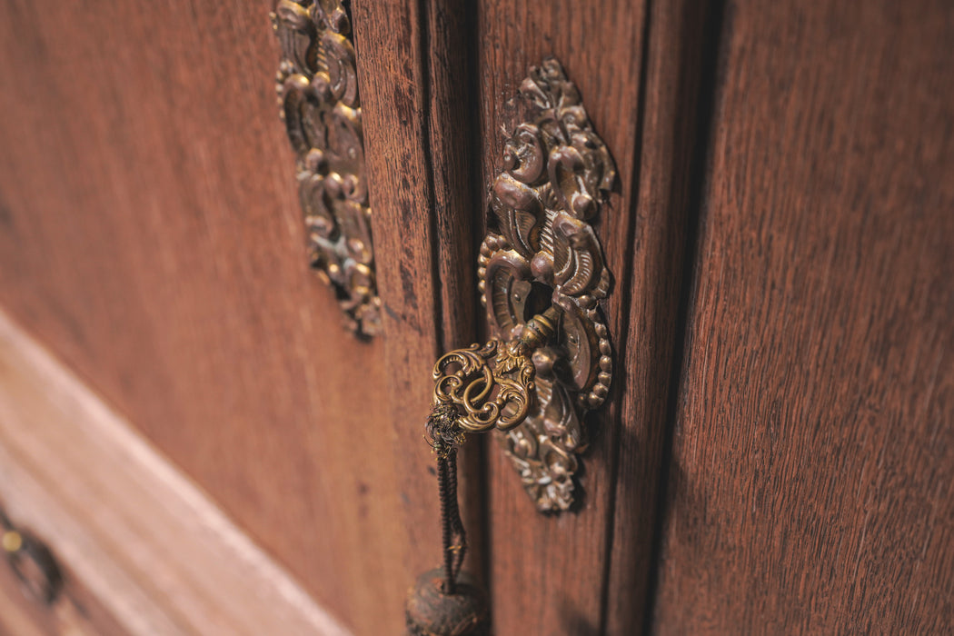 アンティークオークキャビネット