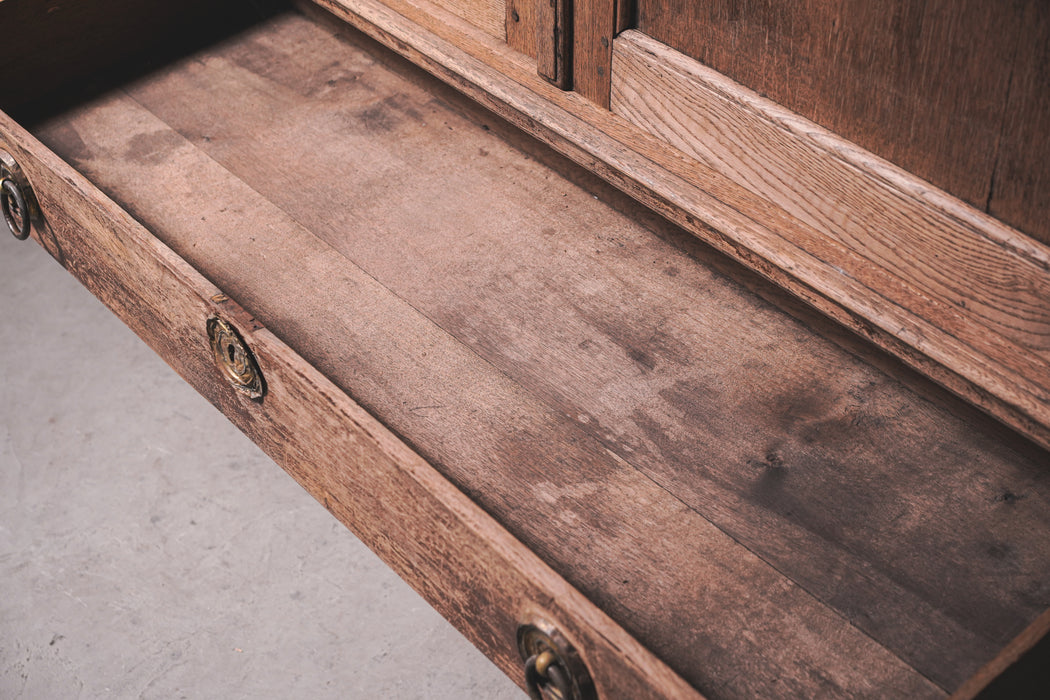 アンティークオークキャビネット