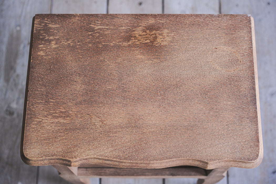 アンティークベッドサイドテーブル