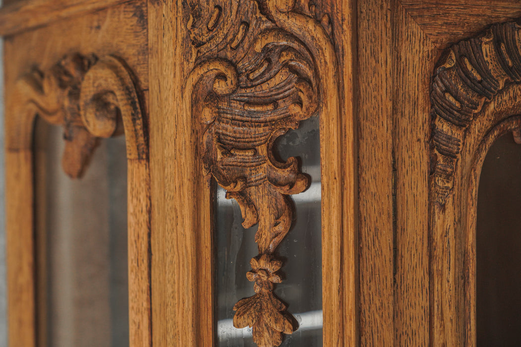 [Rental? Check] Antique cabinet