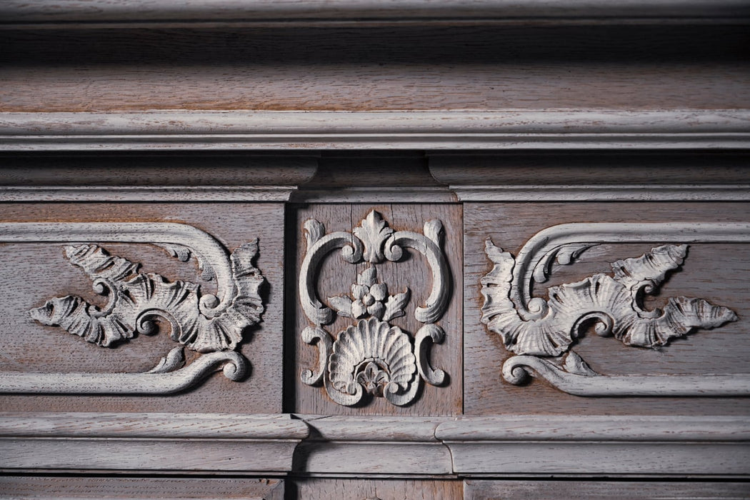 [No search required] Antique cabinet