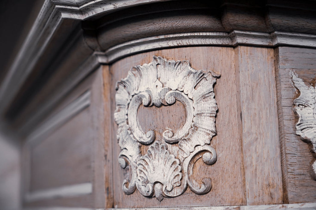 [No search required] Antique cabinet