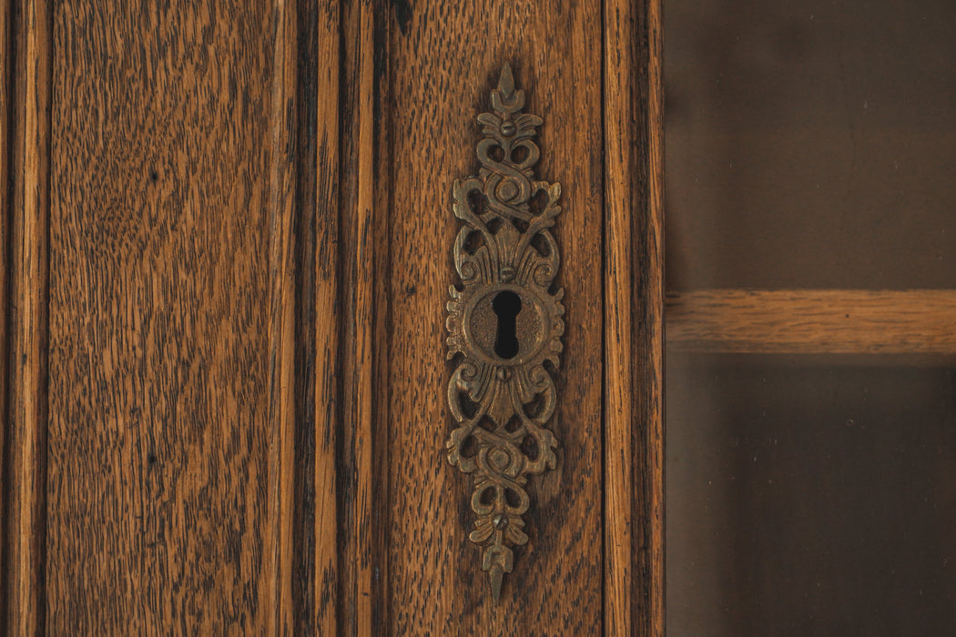 アンティークキャビネット