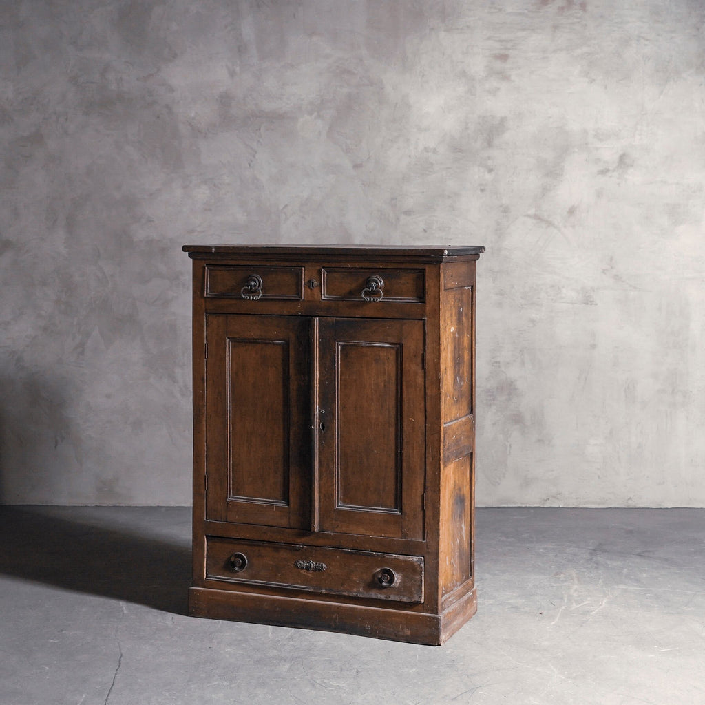 アンティークキャビネット — Antique Shop IWARE